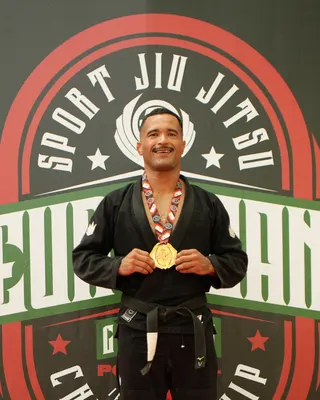Victor Hugo de Carvalho in first place on the podium of the Sport Jiu-Jitsu European Championship